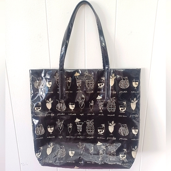 kate spade Handbags - Kate Spade Daycation Tote